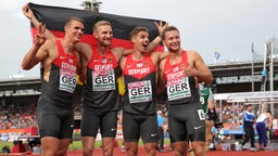 Die deutsche 4x100-Meter-Staffel mit Sven Knipphals, Lukas Jakubczyk, Julian Reus und Roy Schmidt (v.l.) © dpa Foto: Michael Kappeler