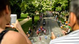 Fans beim Halbmarathon der Männer bei den Europameisterschaften in Amsterdam © imago/Eibner
