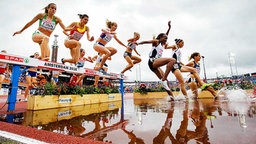 Athletinnen beim 3.000-Meter-Lauf © dpa - Bildfunk Foto: Koen Van Weel