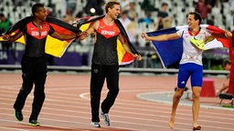 Renaud Lavillenie (v.r.) bei den Olympischen Spielen 2012 in London mit Björn Otto und Raphael Holzdeppe © DPPI Media Foto: POOL