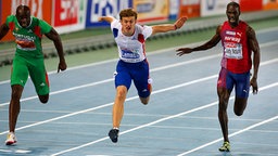 Christophe Lemaitre (M.) gewinnt bei der Leichtathletik-Europameisterschaft 2010 in Barcelona Gold über 100 Meter. © Witters Foto: MarioKneisl