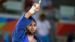 Russlands Beslan Mudranov bejubelt seinen Sieg im Judo. © Imago/ITAR-TASS