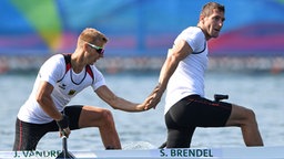 Die deutschen Kanuten Sebastin Brendel (r.) und Jan Vandrey im Kanadier-Zweier © dpa - Bildfunk Foto: Soeren Stache