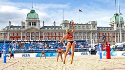 Beachvolleyballerinnen vor Horse Guards Parade
in London © imago sportfotodienst 