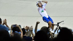 Der Italiener Elia Viviani freut sich über Gold im Omnium-Wettbewerb. © imago/ Belga