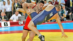 Ringer Reza Yazdani (Iran) in Aktion © picture alliance / dpa Foto: Tolga Bozoglu