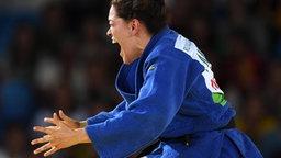 Die mexikanische Judoka Lenia Fabiola Ruvalcaba Alvarez jubelt über ihren Sieg. © imago/Xinhua