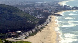 Blick auf die Küstenstraße in Pontal in Rio de Janeiro © picture alliance / robertharding 