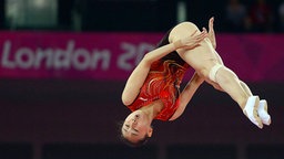 Trampolinturnerin Wenna He bei den Olympischen Spielen 2012 in London © picture alliance / dpa Foto: Andrew Gombert