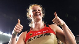 Die deutsche Hammerwerferin Betty Heidler feiert den Europameistertitel © dpa Foto: Rainer Jensen dpa